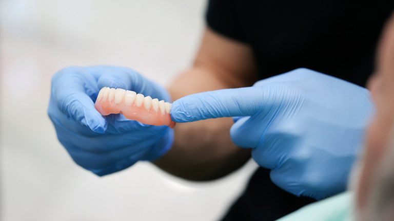 Full Dentures vs Partial Dentures: Understanding the Key Differences